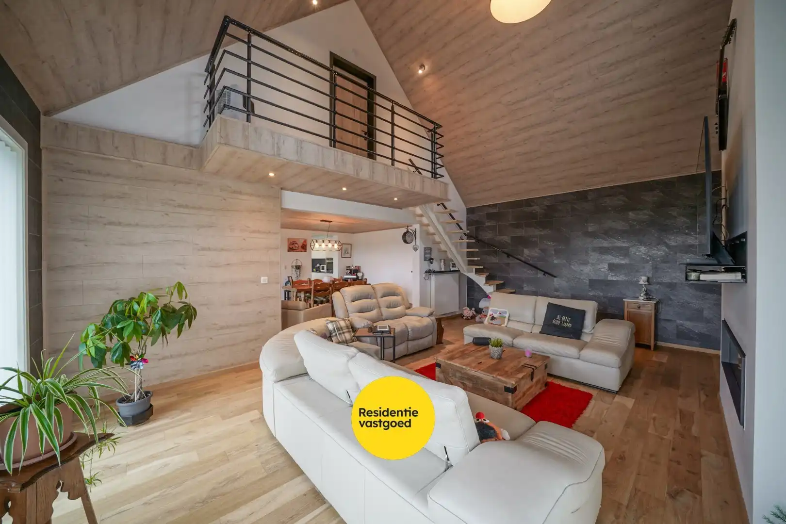 Alleenstaande woning op ruim perceel met vernieuwd woongedeelte en loods (80 m²) foto 7