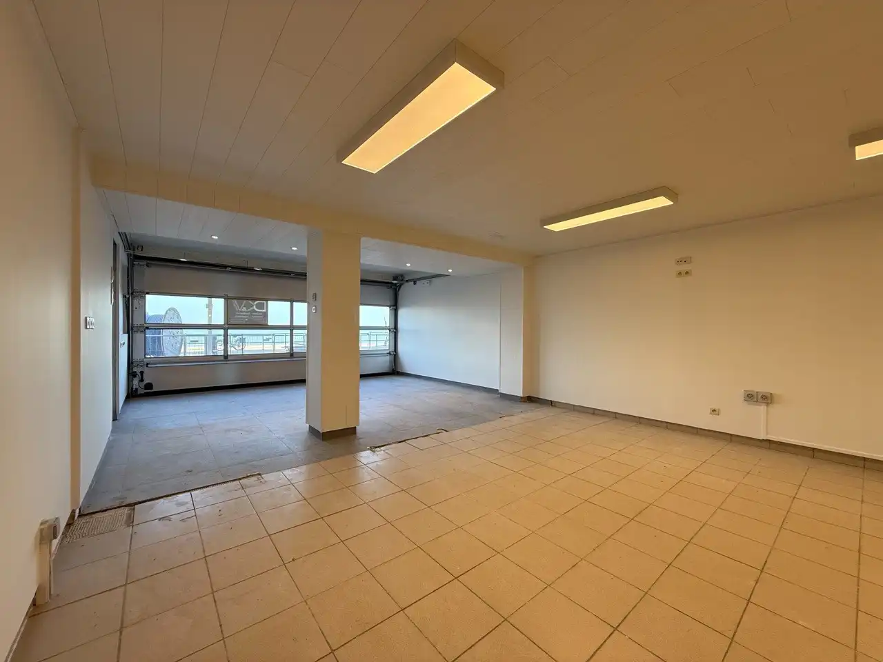 Instapklaar handelspand op de zeedijk van Middelkerke foto 7