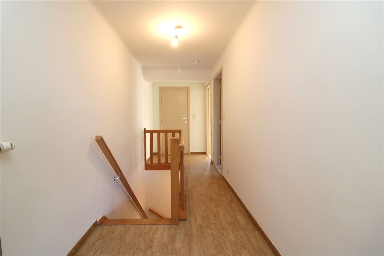 Woning met 2 slpk, terras, autostaanplaats onder de carport foto 13