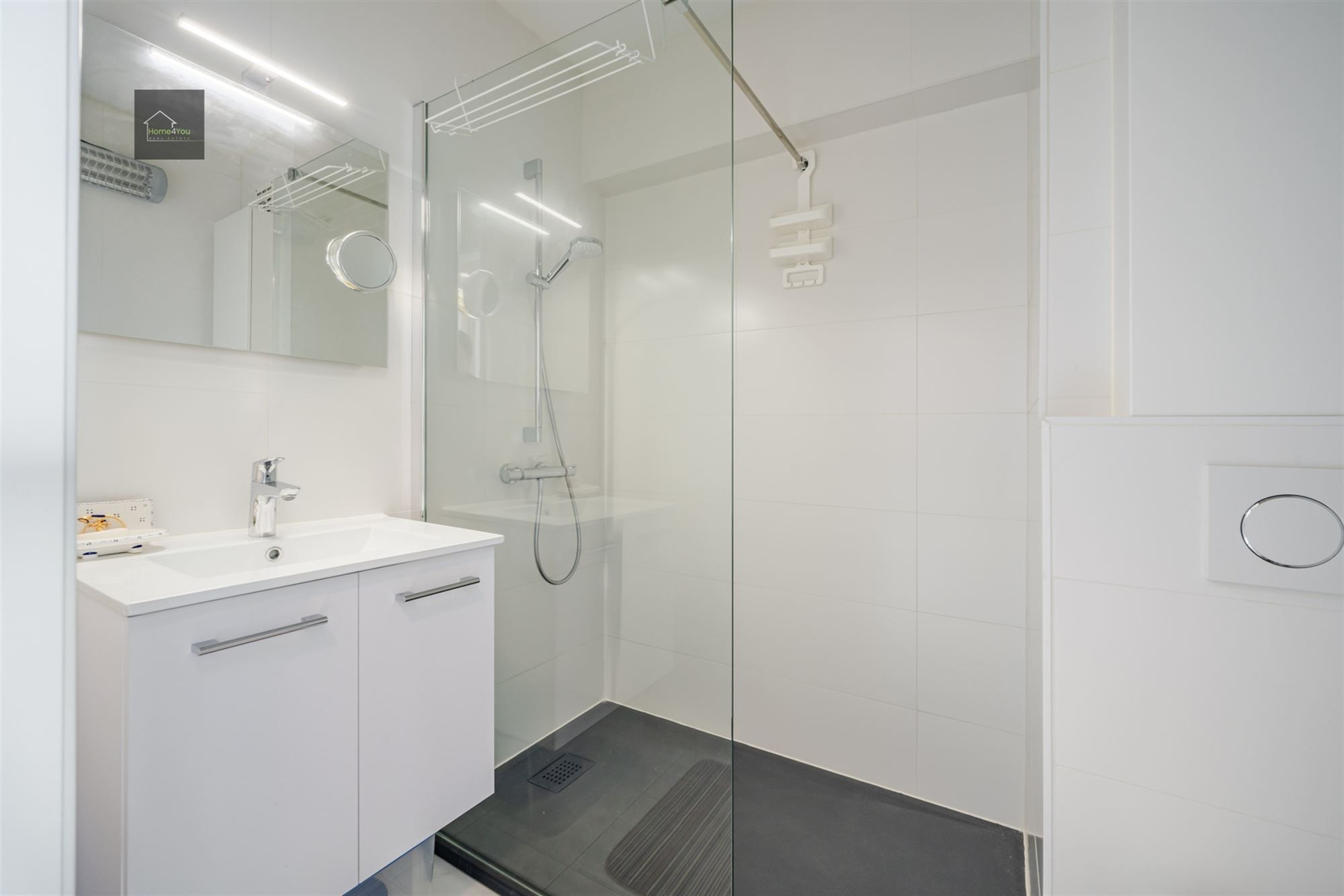 Gerenoveerde, bemeubelde studio met prachtig polderzicht. foto 8