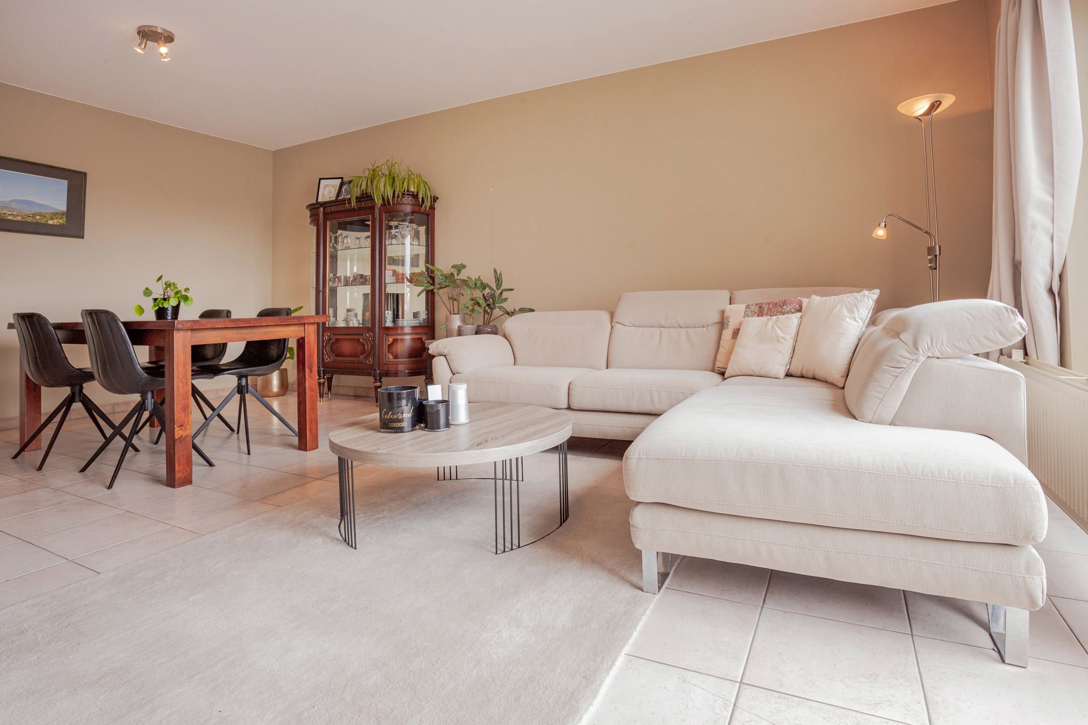 Lichtrijk 2-slaapkamerappartement met zonnig terras foto {{pictureIndex}}