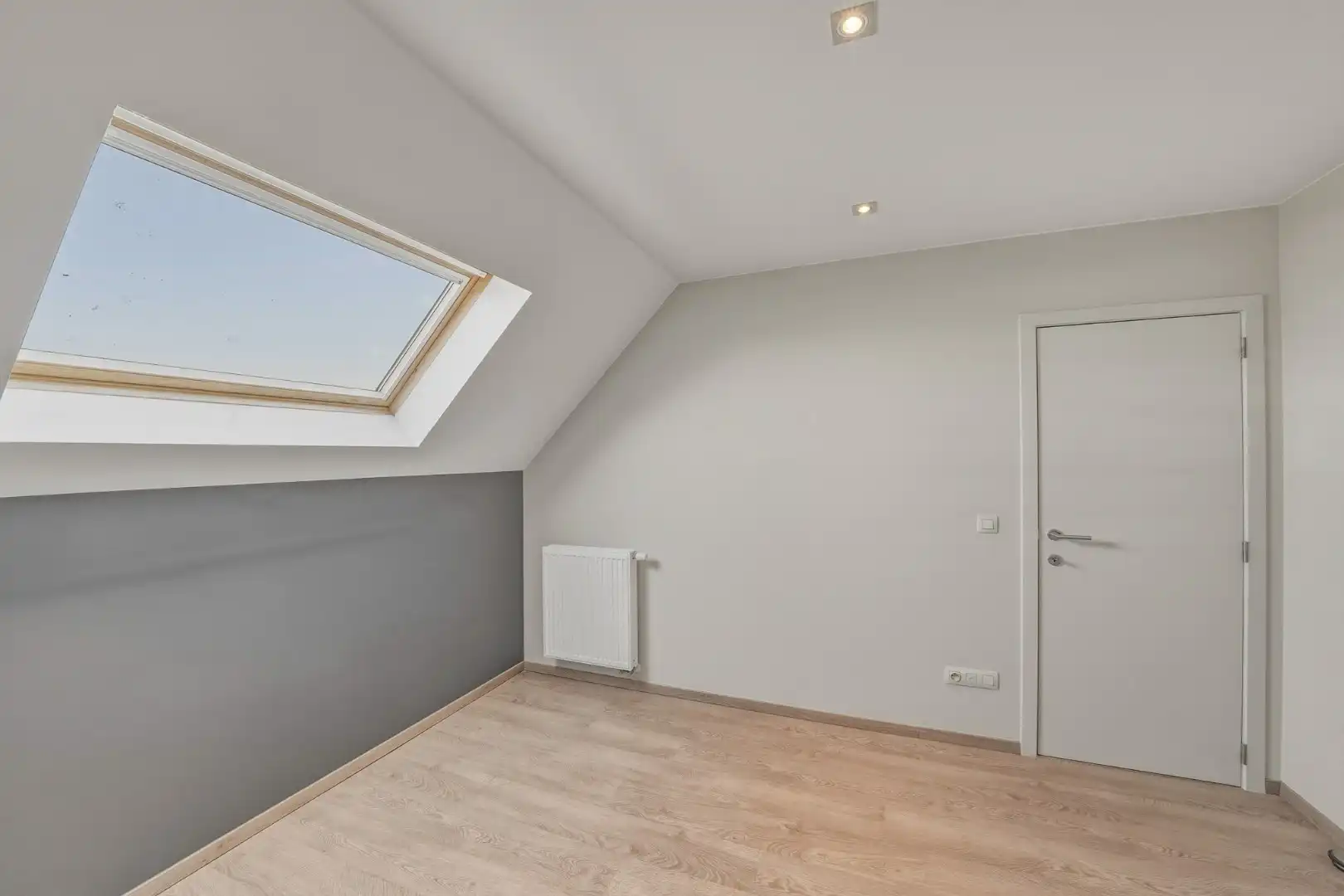 Instapklare recente woning met zeer ruime garage en tuin in Oudenburg foto 16