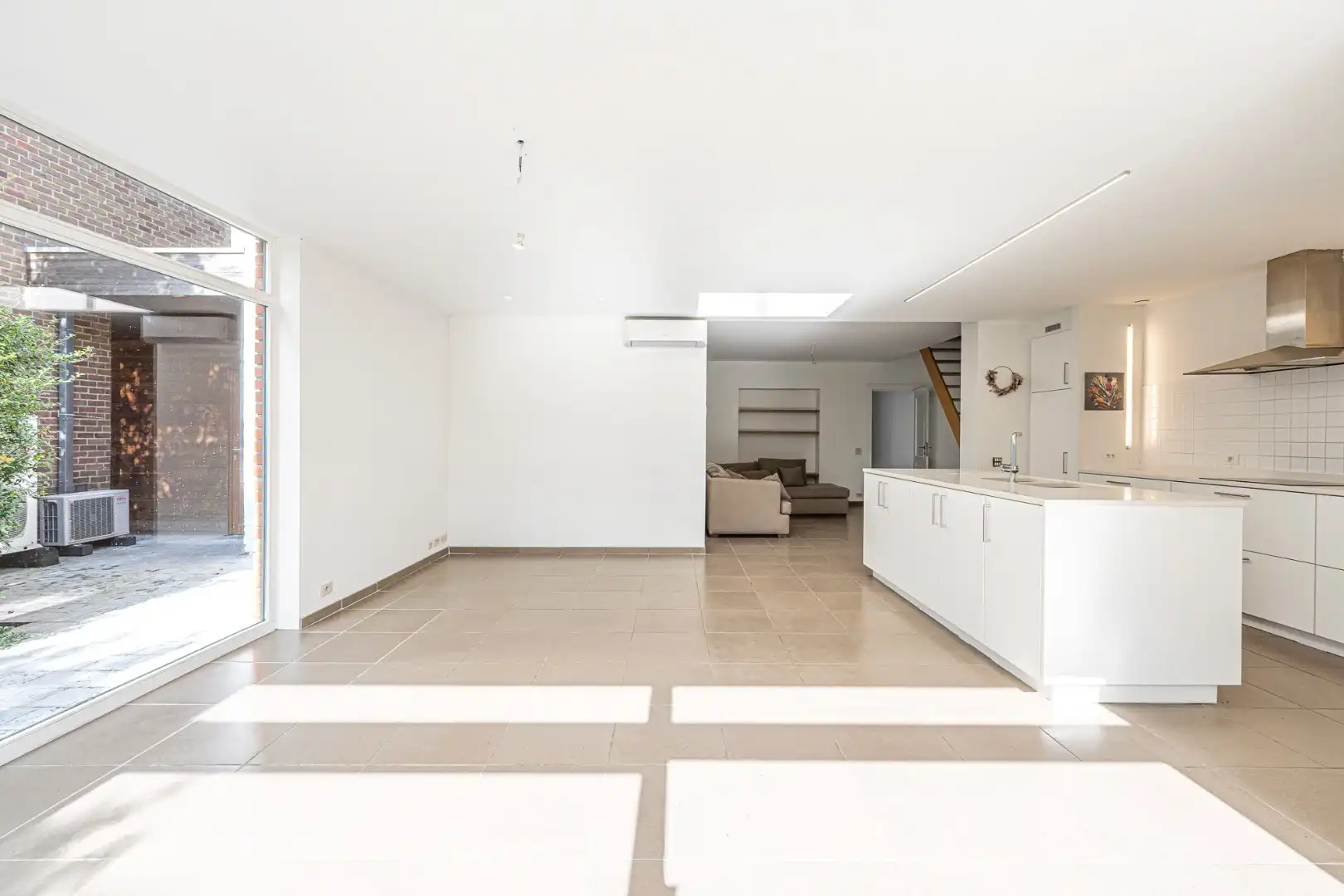 Instapklare, lichtrijke woning met 3 slaapkamers, zonnige tuin en 2 garages in Ledegem foto 8