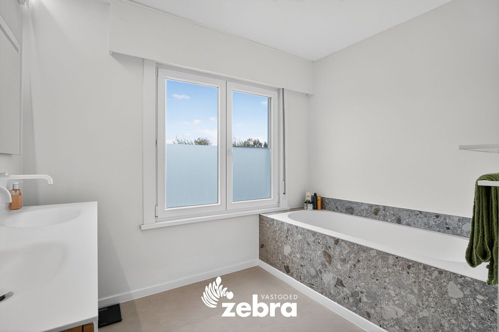 Prachtig gerenoveerde woning in centrum Tielt met garage! foto 20