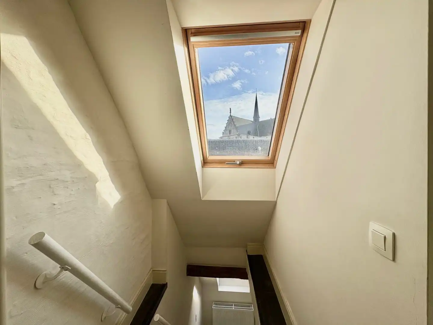 Stijlvol 3-slaapkamer duplexappartement met zonnig terras foto 11