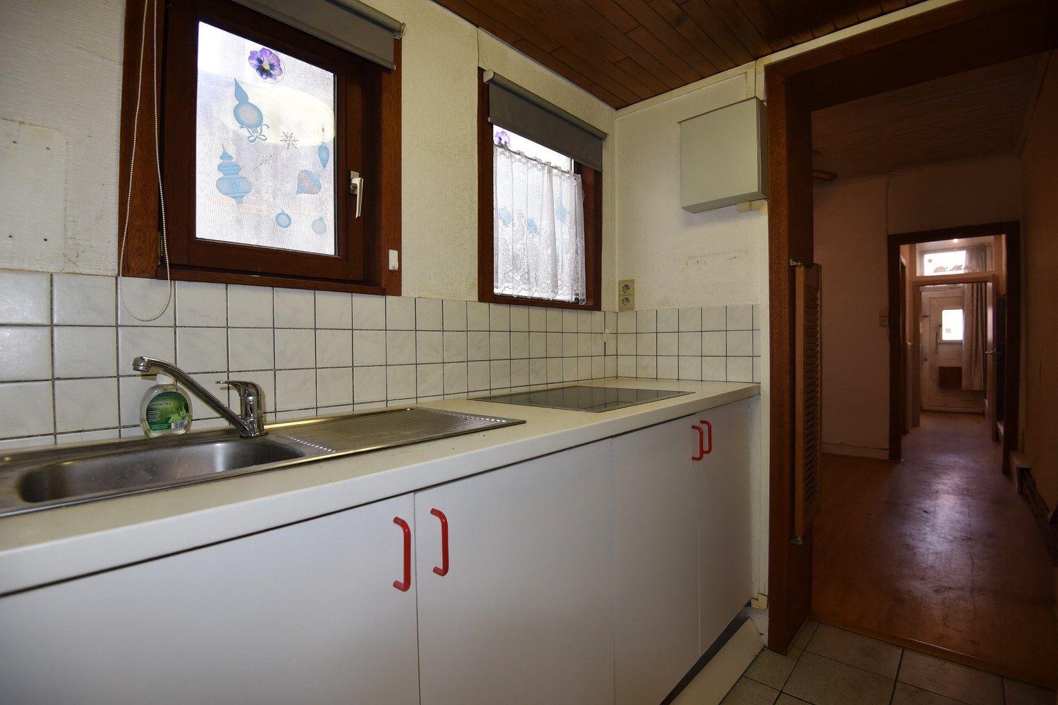 Grondig te renoveren woning maar ! GEEN RENOVATIEPLICHT ! Ideale starterswoning / investeringspand te Gent foto 2