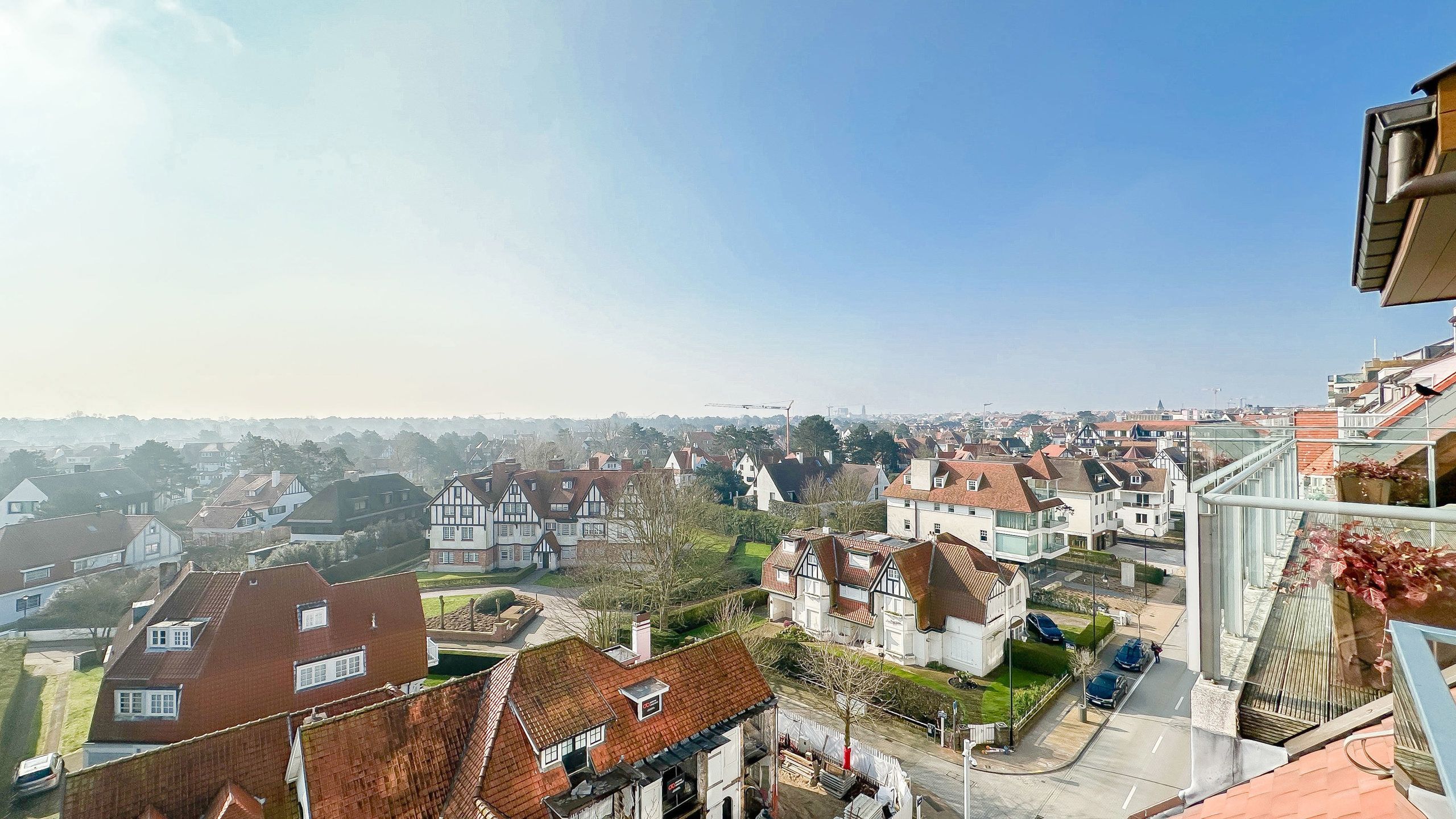 Stijlvol en lichtrijk appartement op toplocatie in het Zoute foto 3