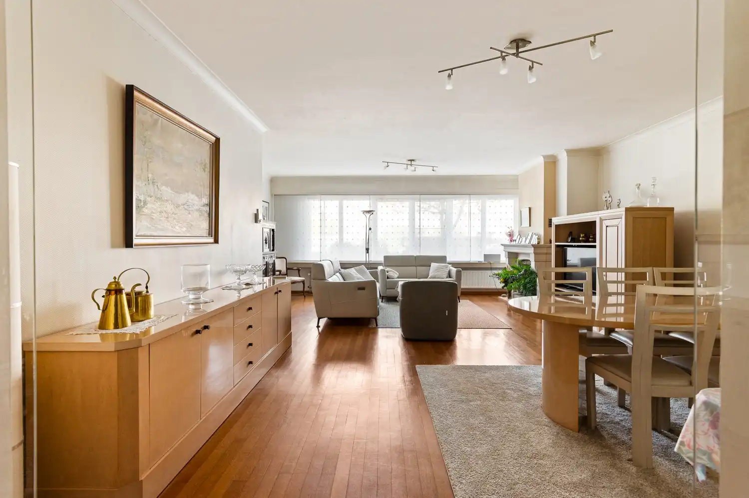 Uniek gelijkvloers appartement met 3 slaapkamers, inpandige garagebox met oprit alsook inpandige staanplaats en tuin in Borsbeek. foto 5