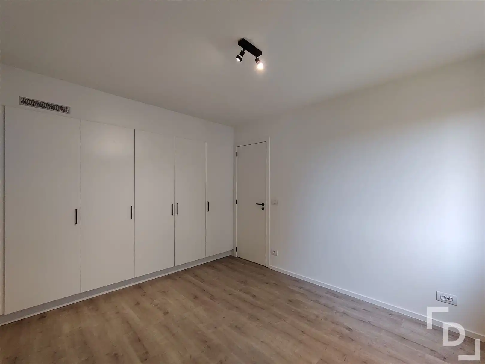 Gezellig dakappartement met terras en autostaanplaats. foto 11