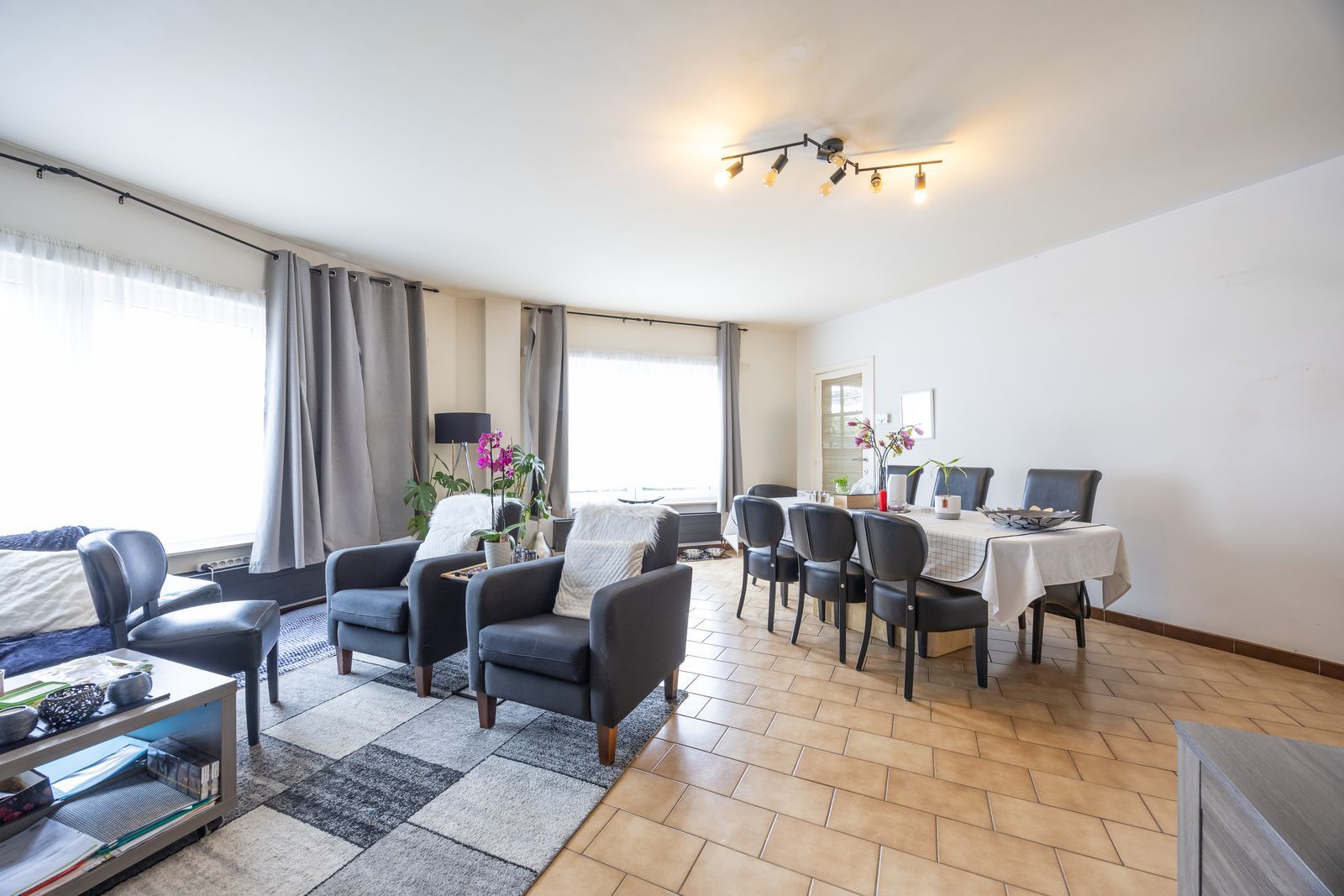 Charmante rijwoning met zonnige binnentuin foto 3