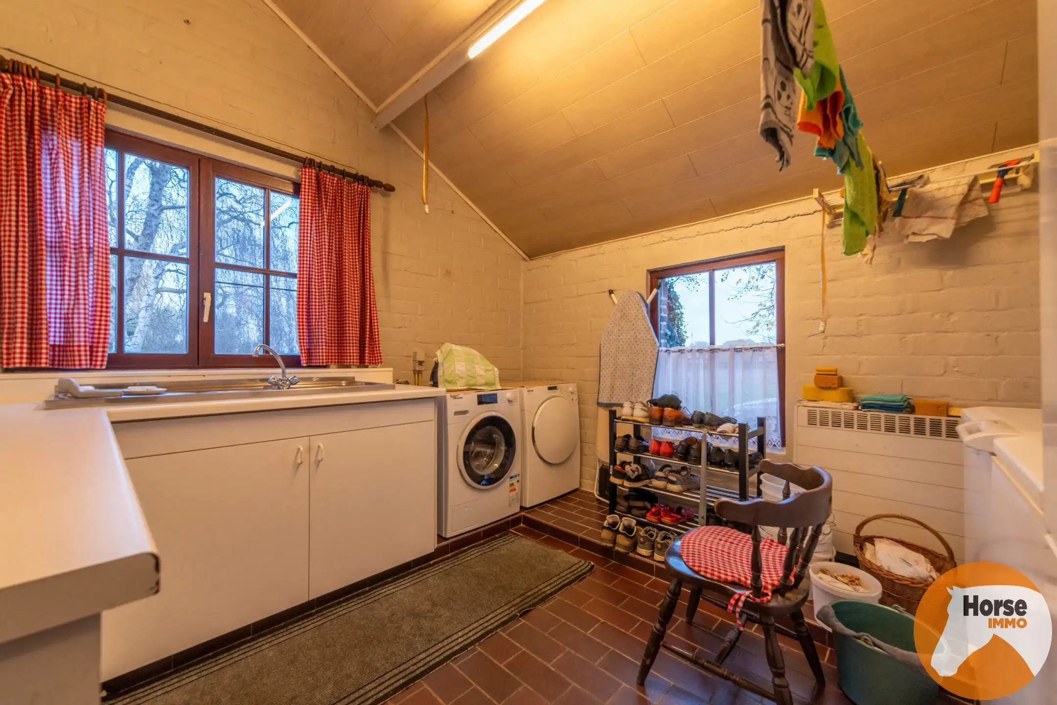 SCHELLE - Centraal gelegen ruime woning met loods  foto 9