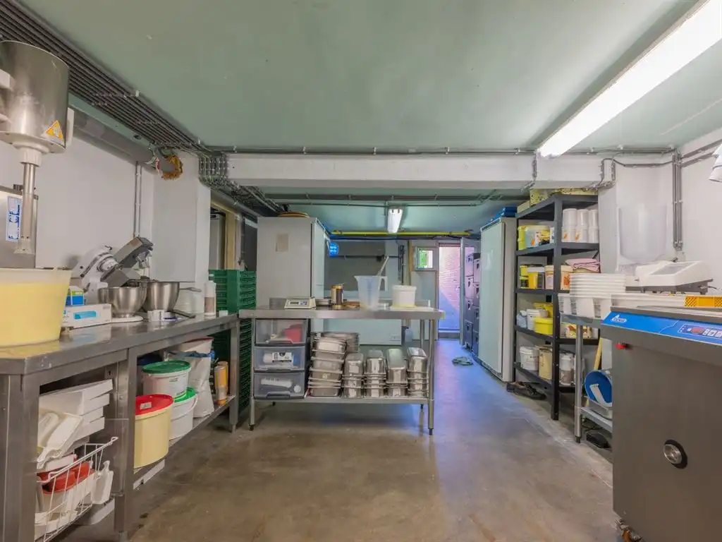 Stijlvol ingerichte woning met handelsruimte in gesloten bebouwing foto 40