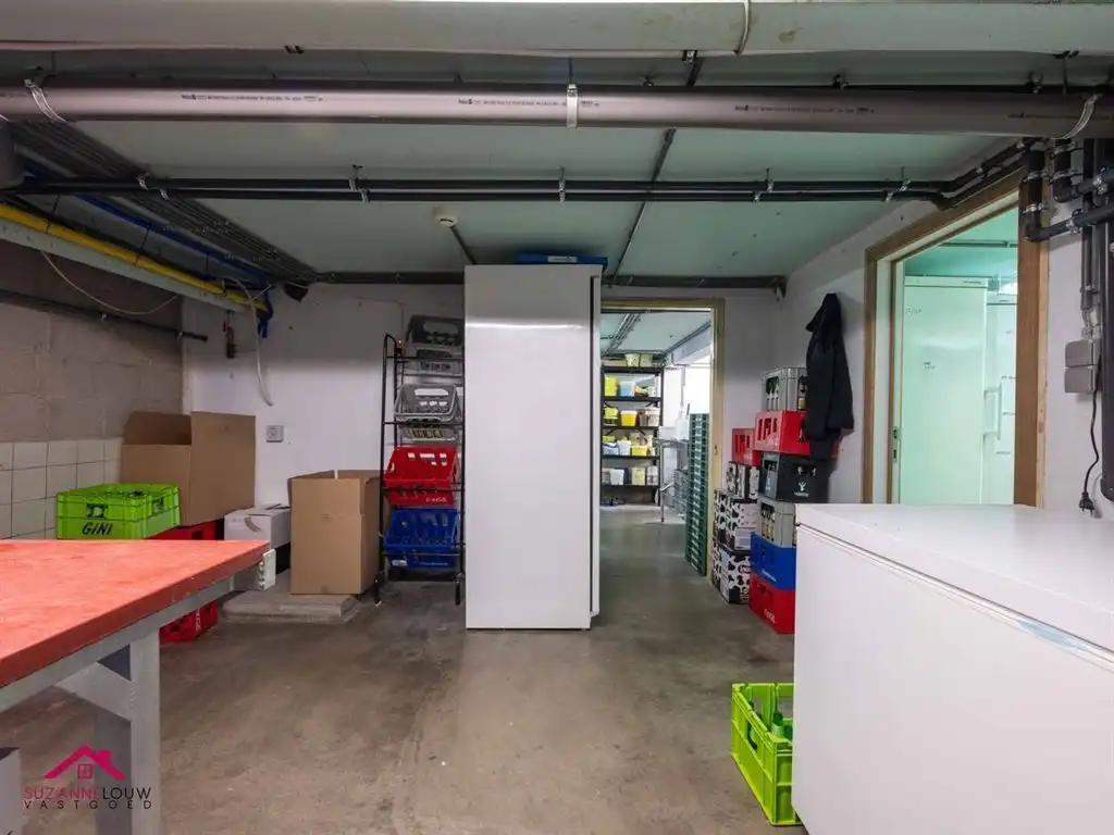 Instapklare woning met handelsruimte in gesloten bebouwing foto 40