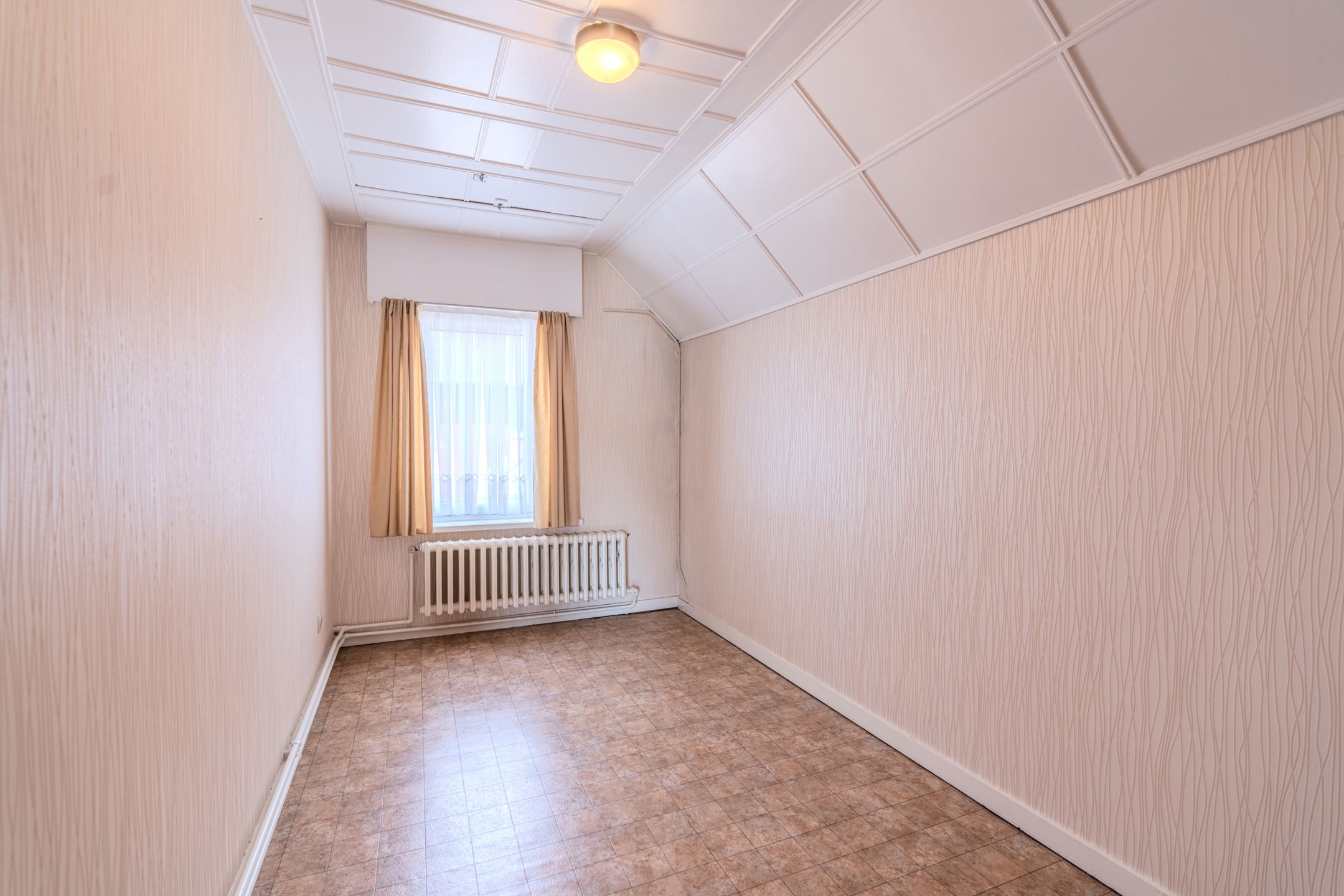 Charmante woning met veel potentieel in hartje Oudenburg! foto 11