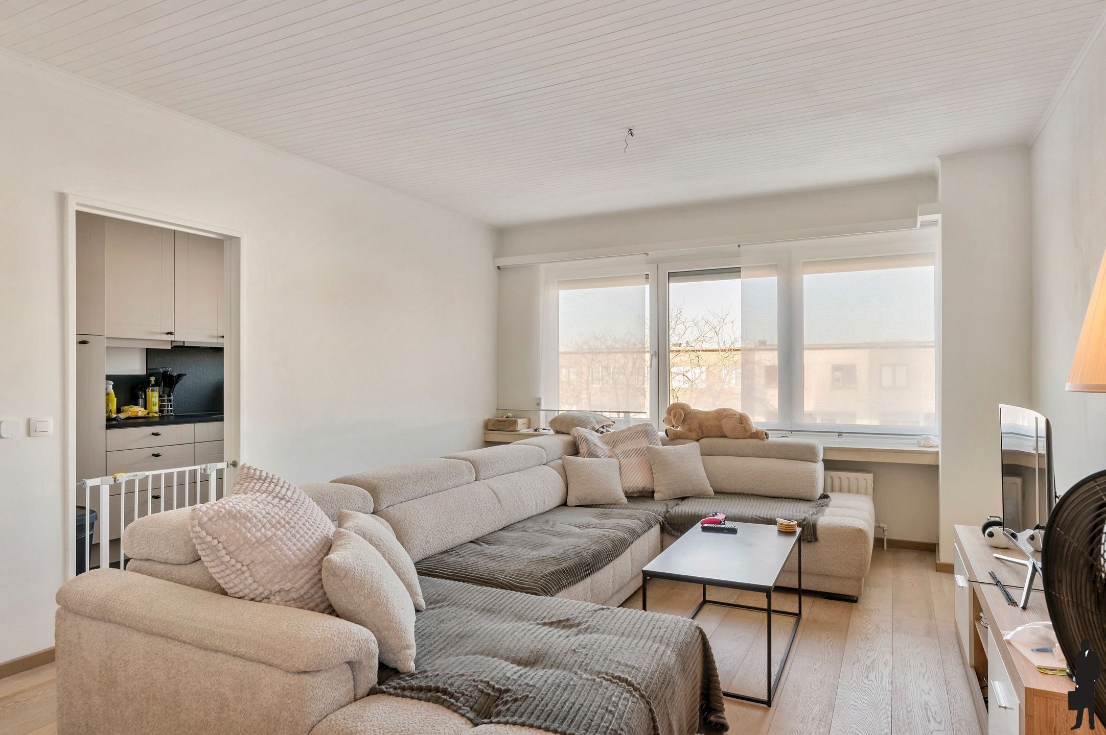 Appartement met terras + garage te Hoevenen! foto 4