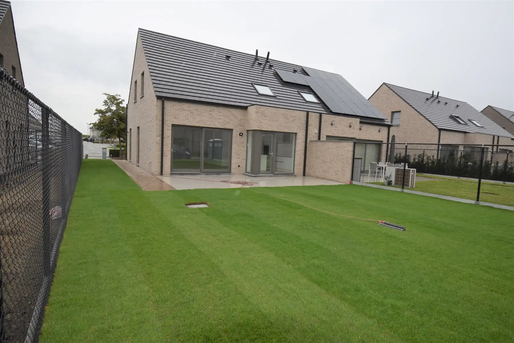 Recente gezinswoning met 3 slaapkamers foto 3