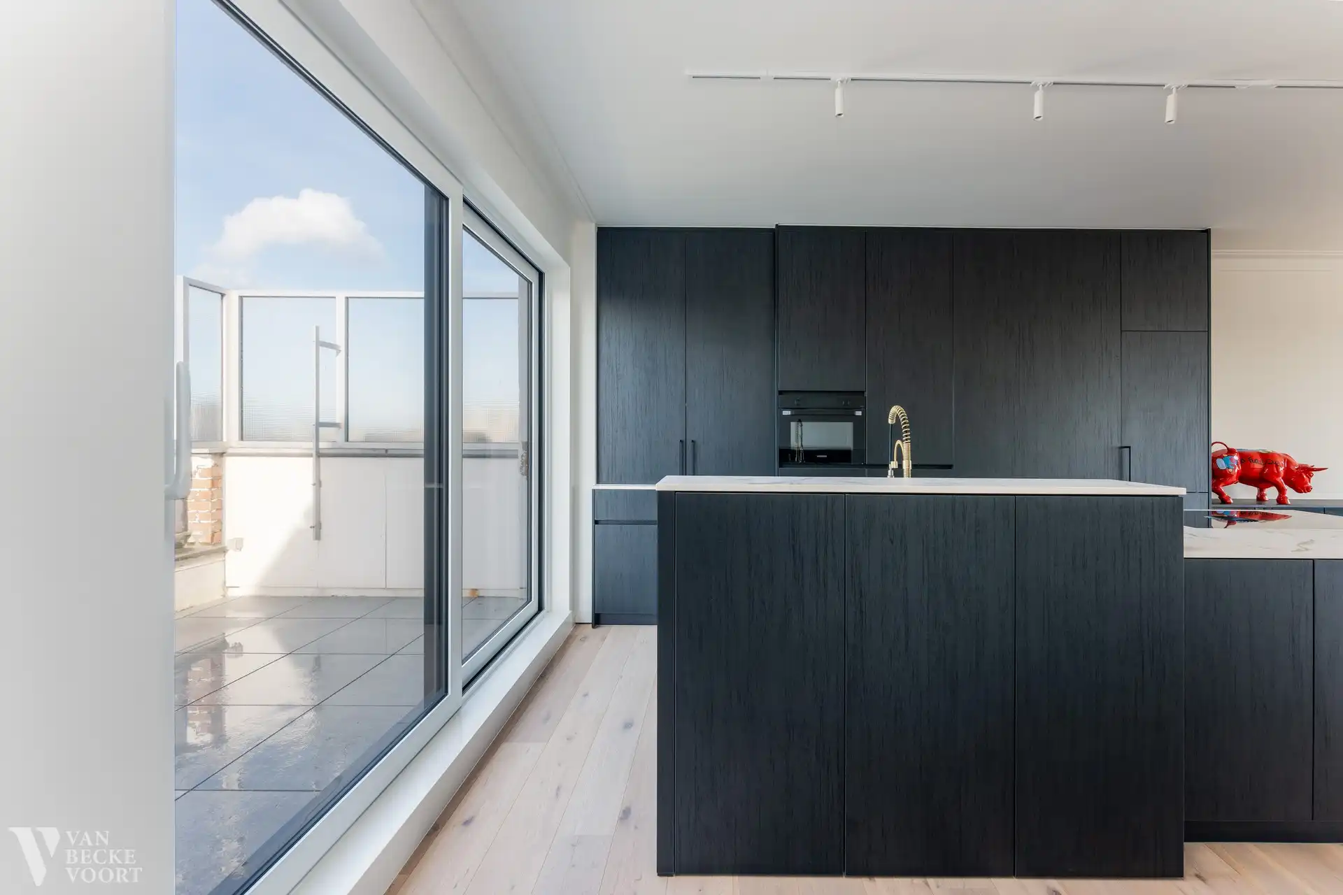 Standingvol gerenoveerde penthouse met (zee-)zicht foto 6