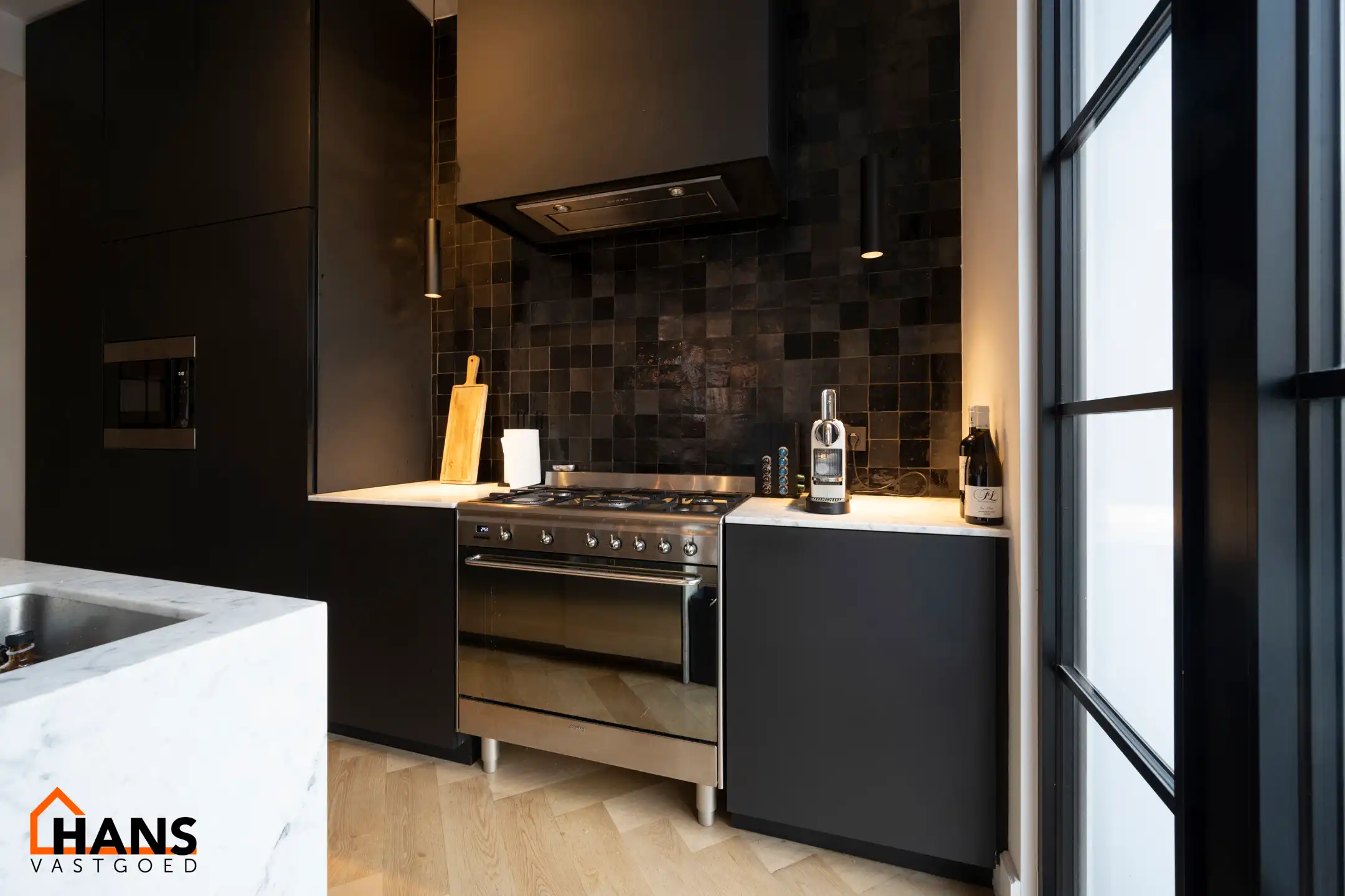 Ruim appartement in charmant gebouw. foto 12