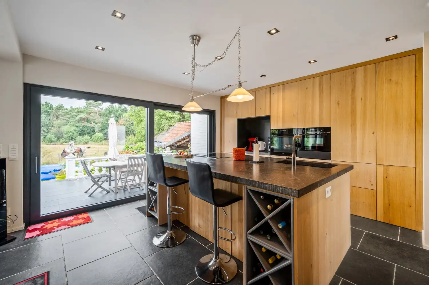 Prachtig gerenoveerde woning met zicht op de velden op een perceel van 1.187 m² foto 5