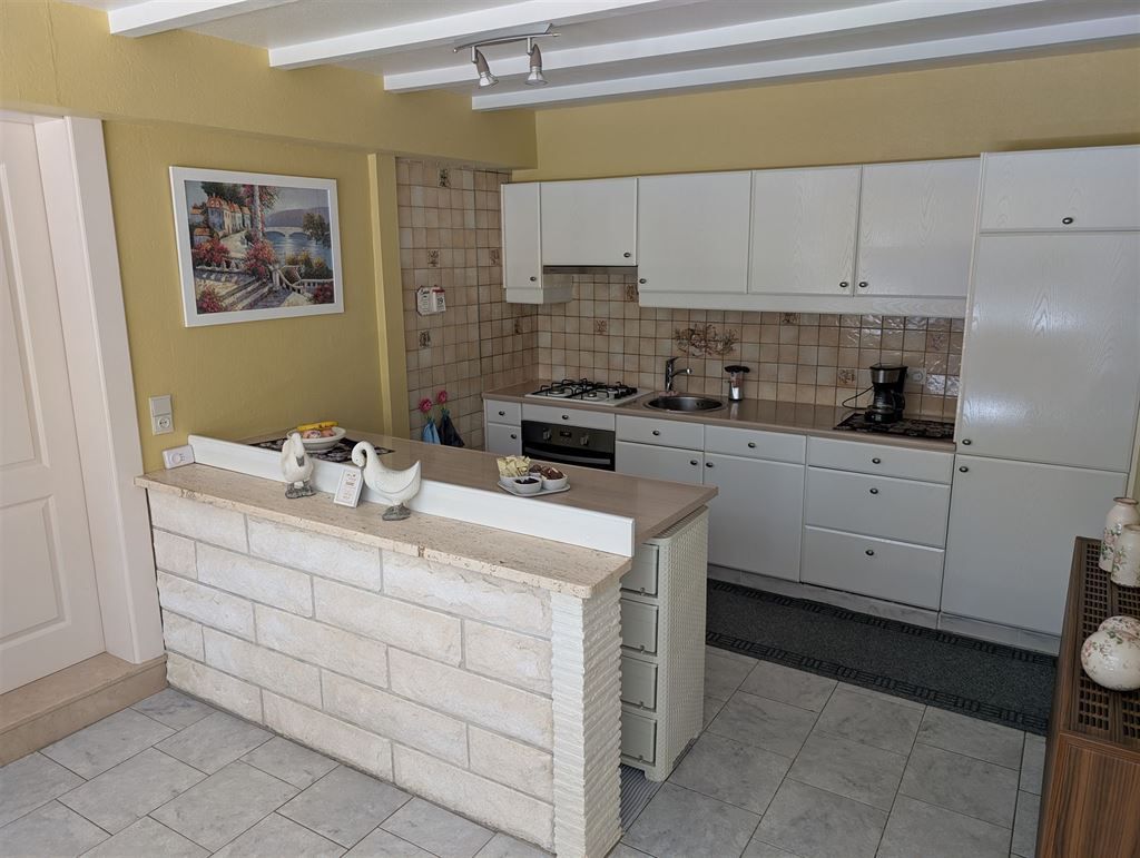 Gebouw met 2 appartementen en magazijn foto 5