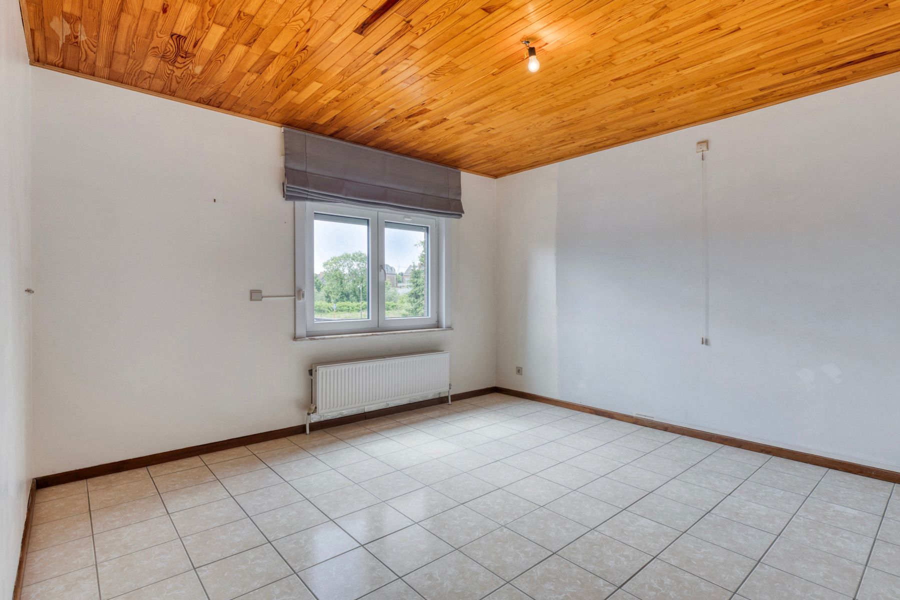 Rustig gelegen woning met 2 garages foto 10