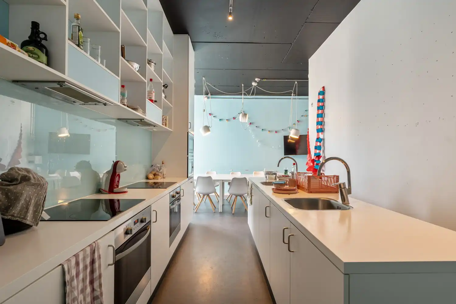 Centraal gelegen en moderne studentenkamer met eigen sanitair en een slaapverdiep! foto 13
