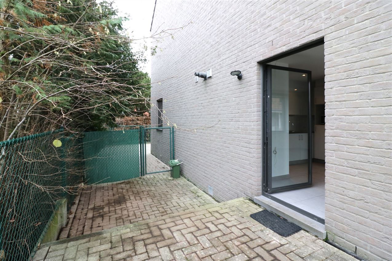 Gelijkvloers app met 1 slpk, terras, nabij station foto 4