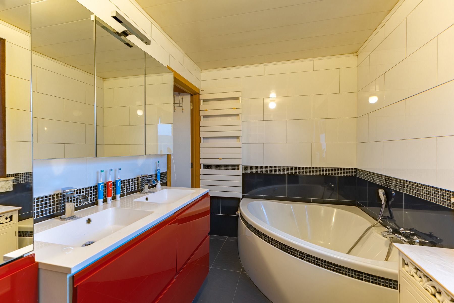 Gunstig gelegen woning met 4 slaapkamers en tuin foto 17