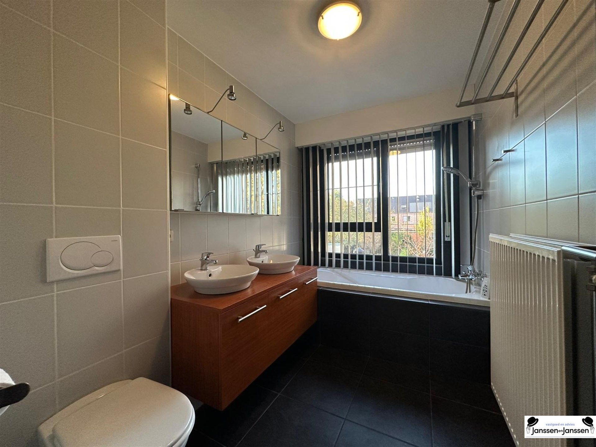 Ruime halfopen bebouwing met zonnige tuin te Gooreind te huur foto 13