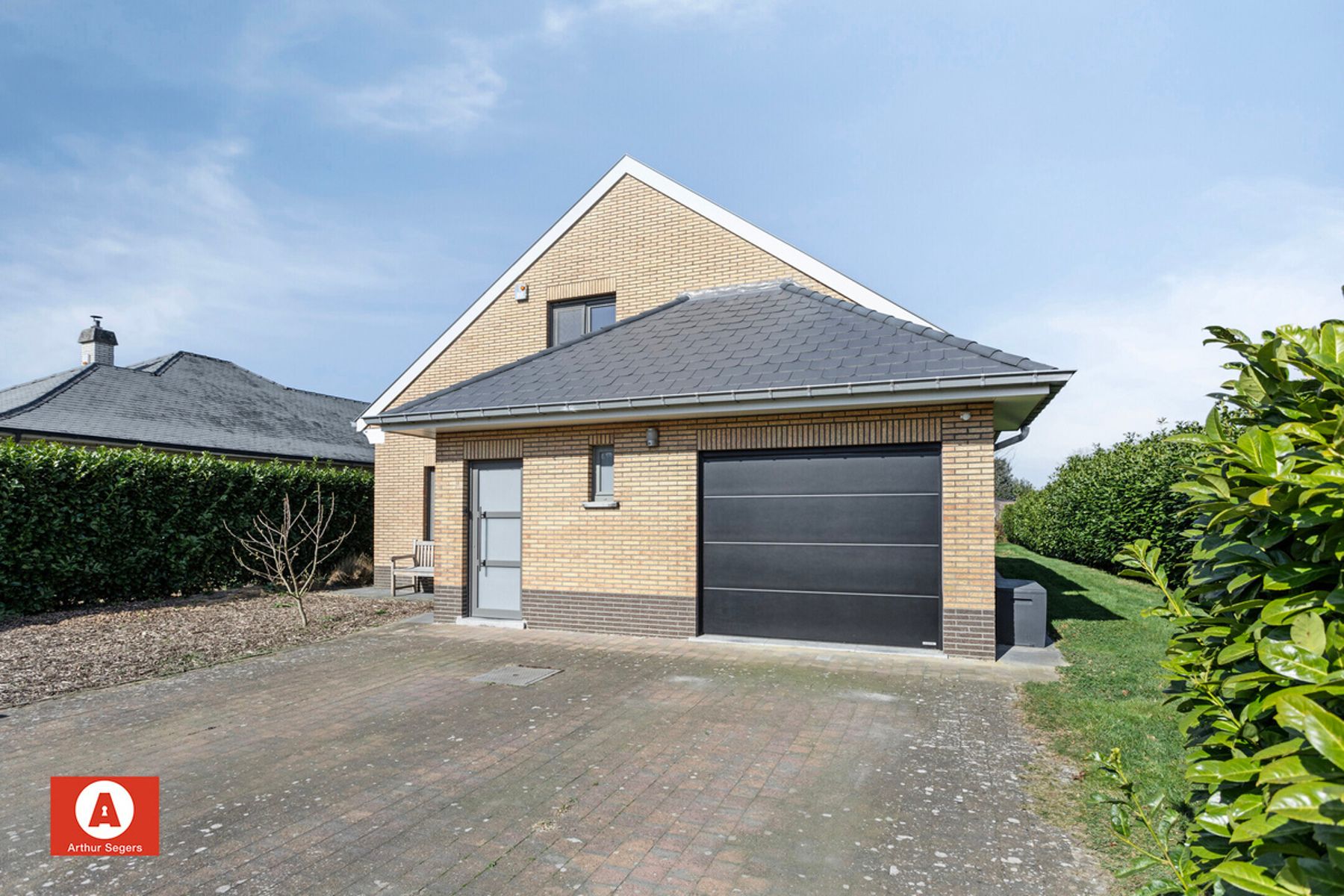 Ruime woning met 4 slaapkamers in doodlopende straat foto 2