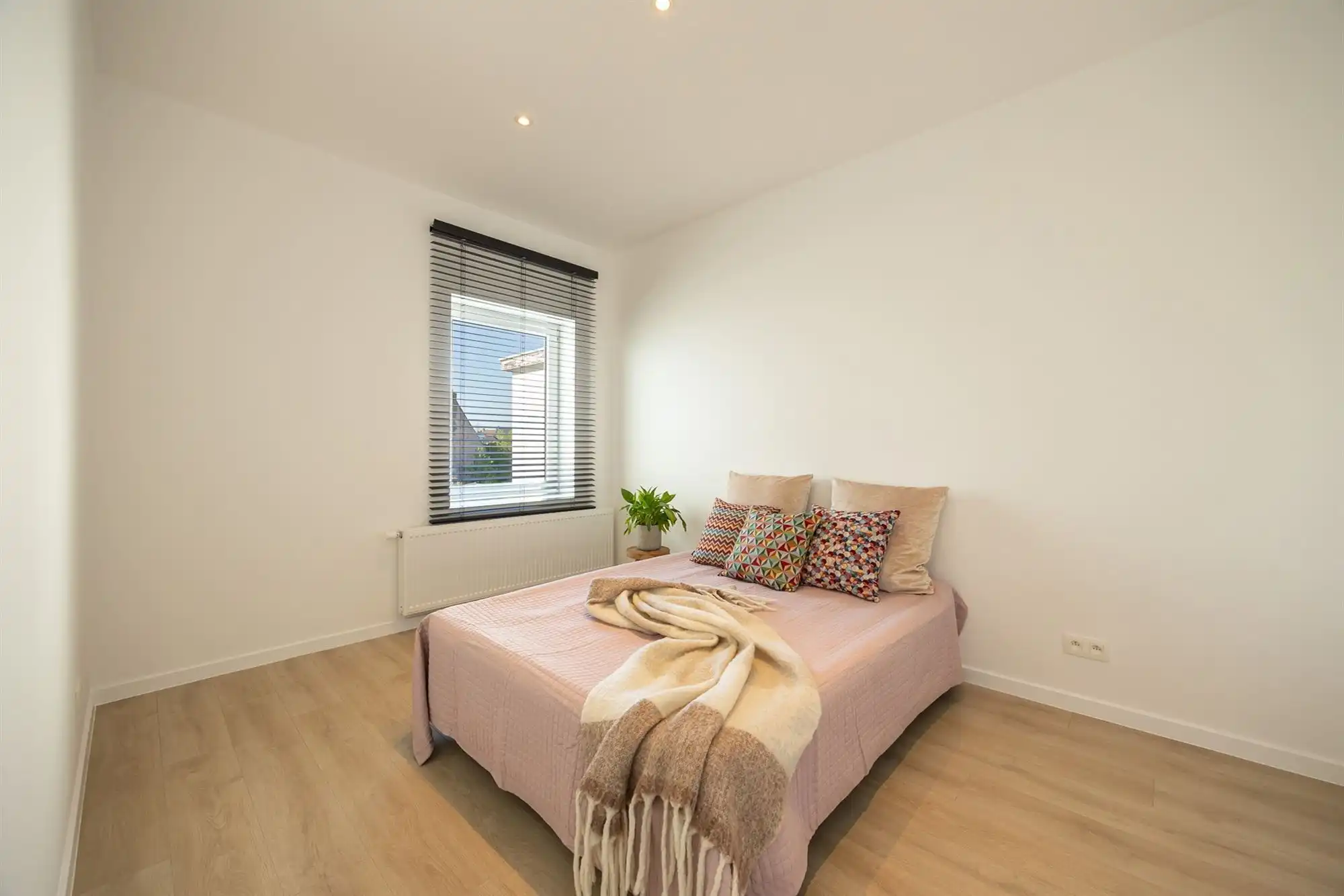 Volledig gerenoveerde woning met 3 slpkmrs en stadskoer foto 12