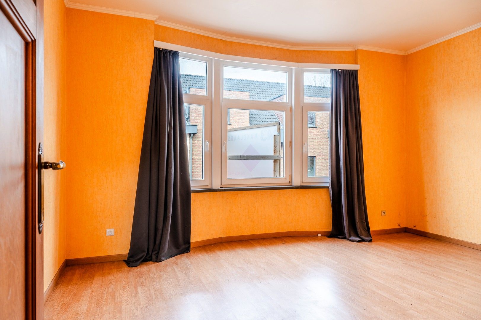 Te renoveren woning met garage foto 12