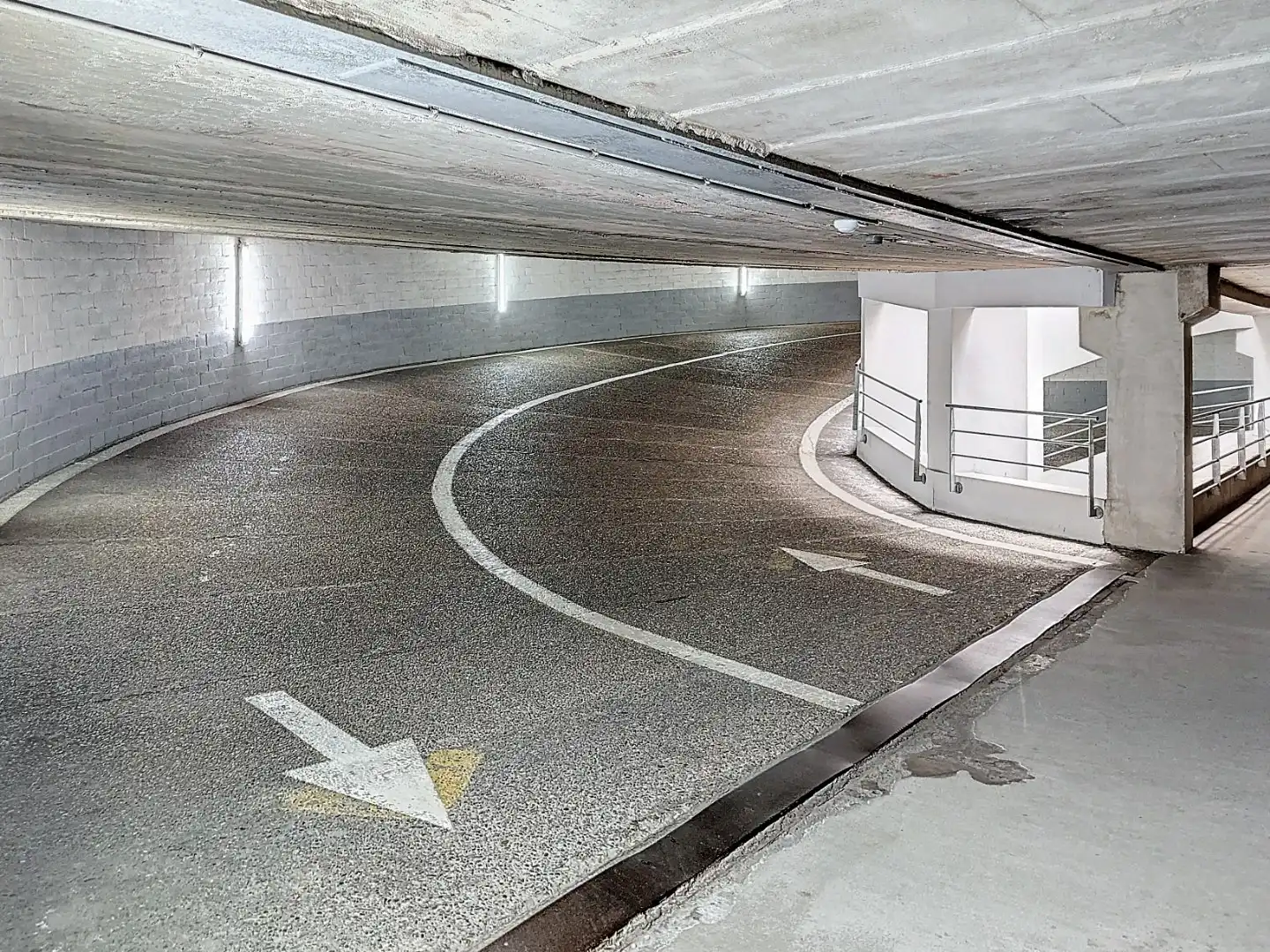 Ruime garagebox op verdieping -3 in Res. J. Stubbenpark foto 4