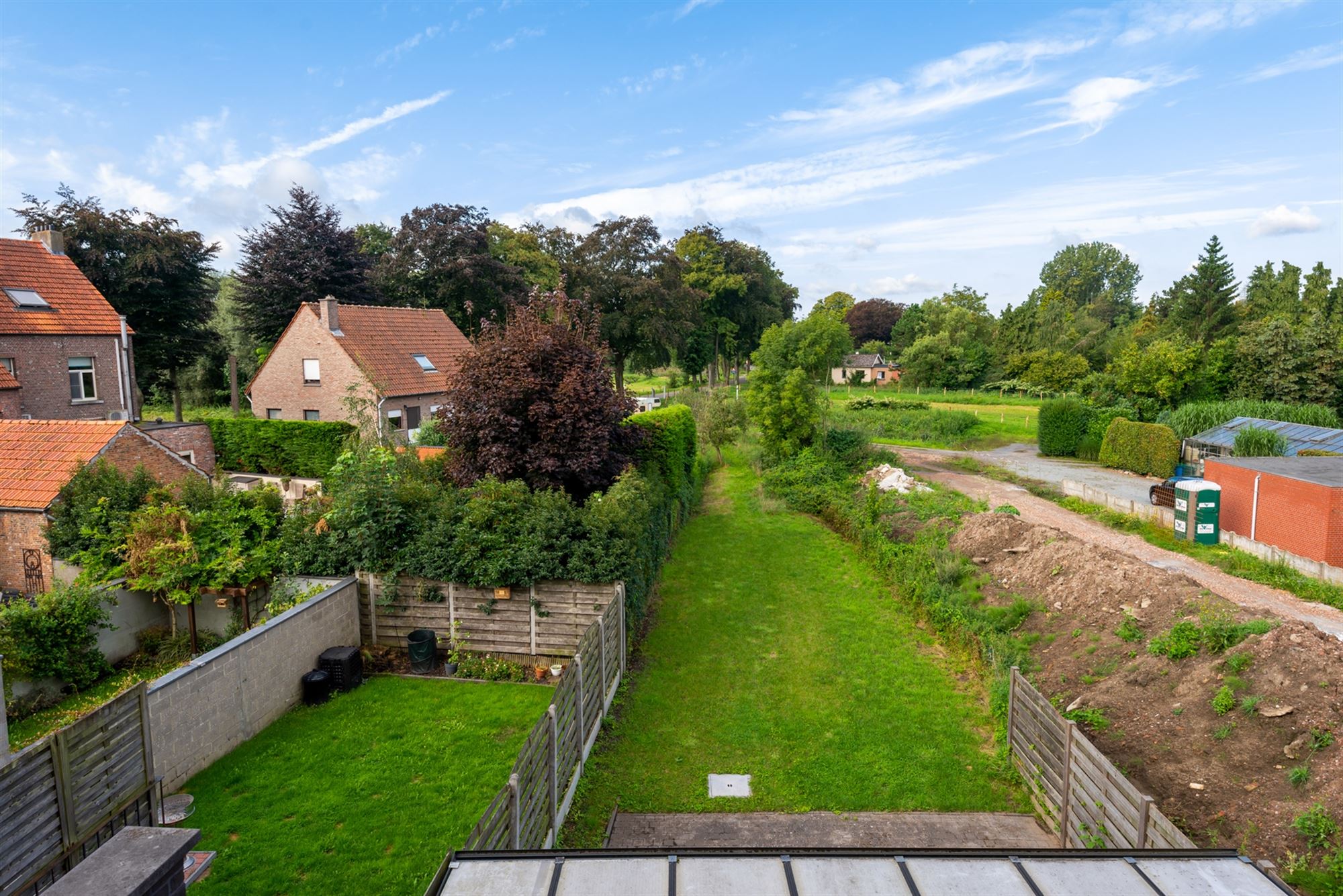 Ruime gezinswoning met vier slaapkamers en tuin foto 21