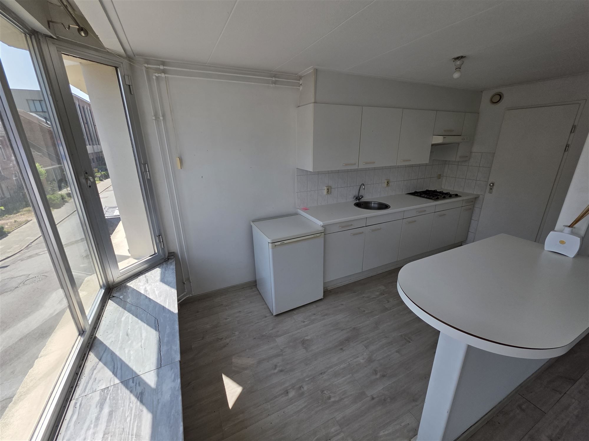Ruim 2-slaapkamer appartement met overdekte garage. foto 9