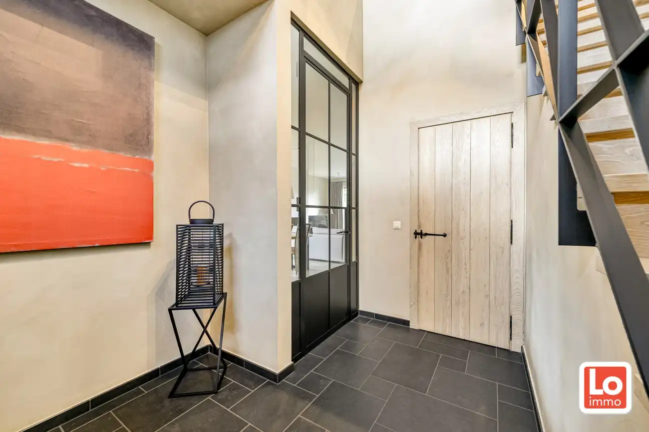 VERKOCHT! Ruime, charmante en degelijke alleenstaande villa met inpandige garage op een rustige en makkelijk bereikbare locatie tussen Lochristi en Gent. foto 4