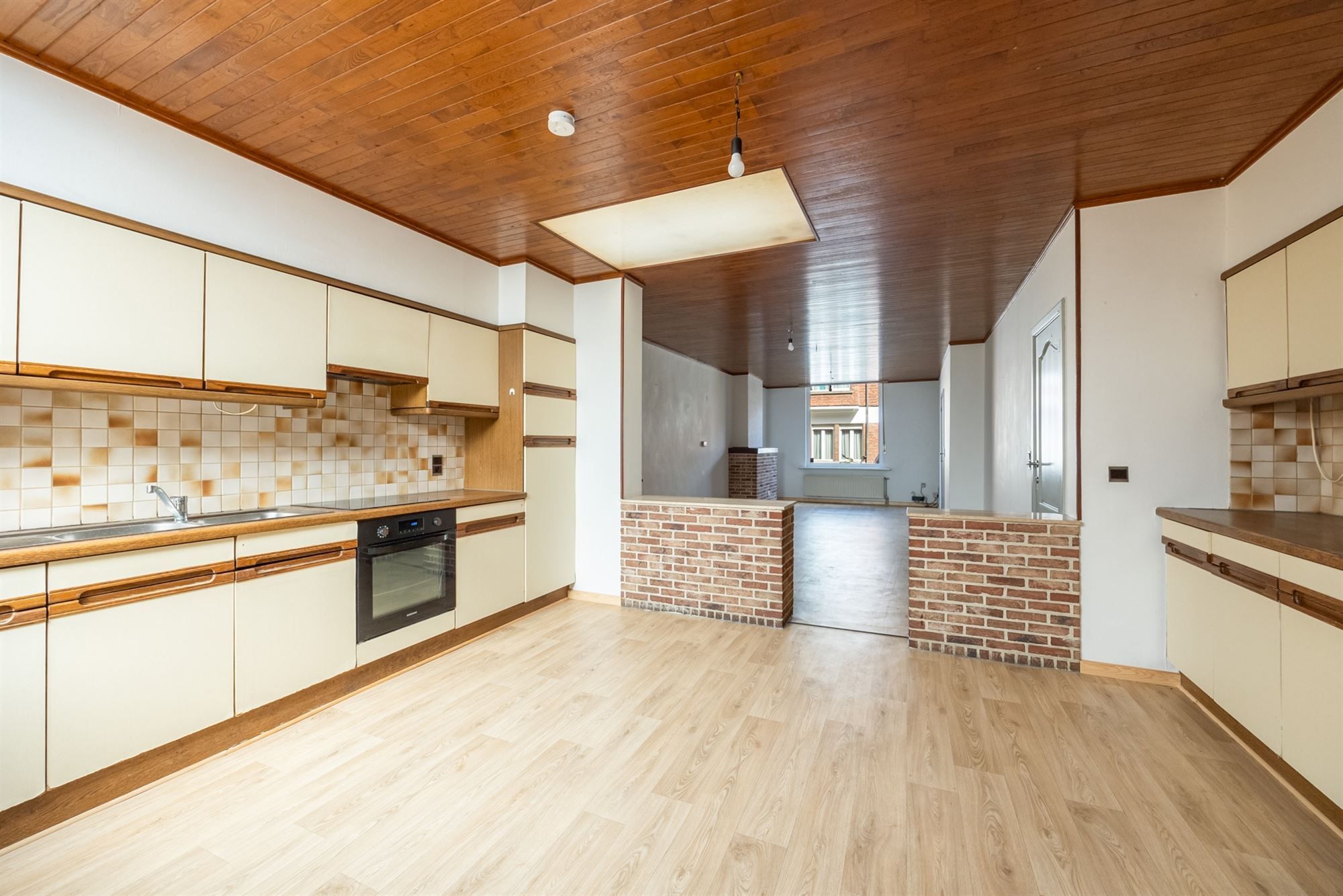 Ruime gezinswoning met vier slaapkamers en tuin foto 7