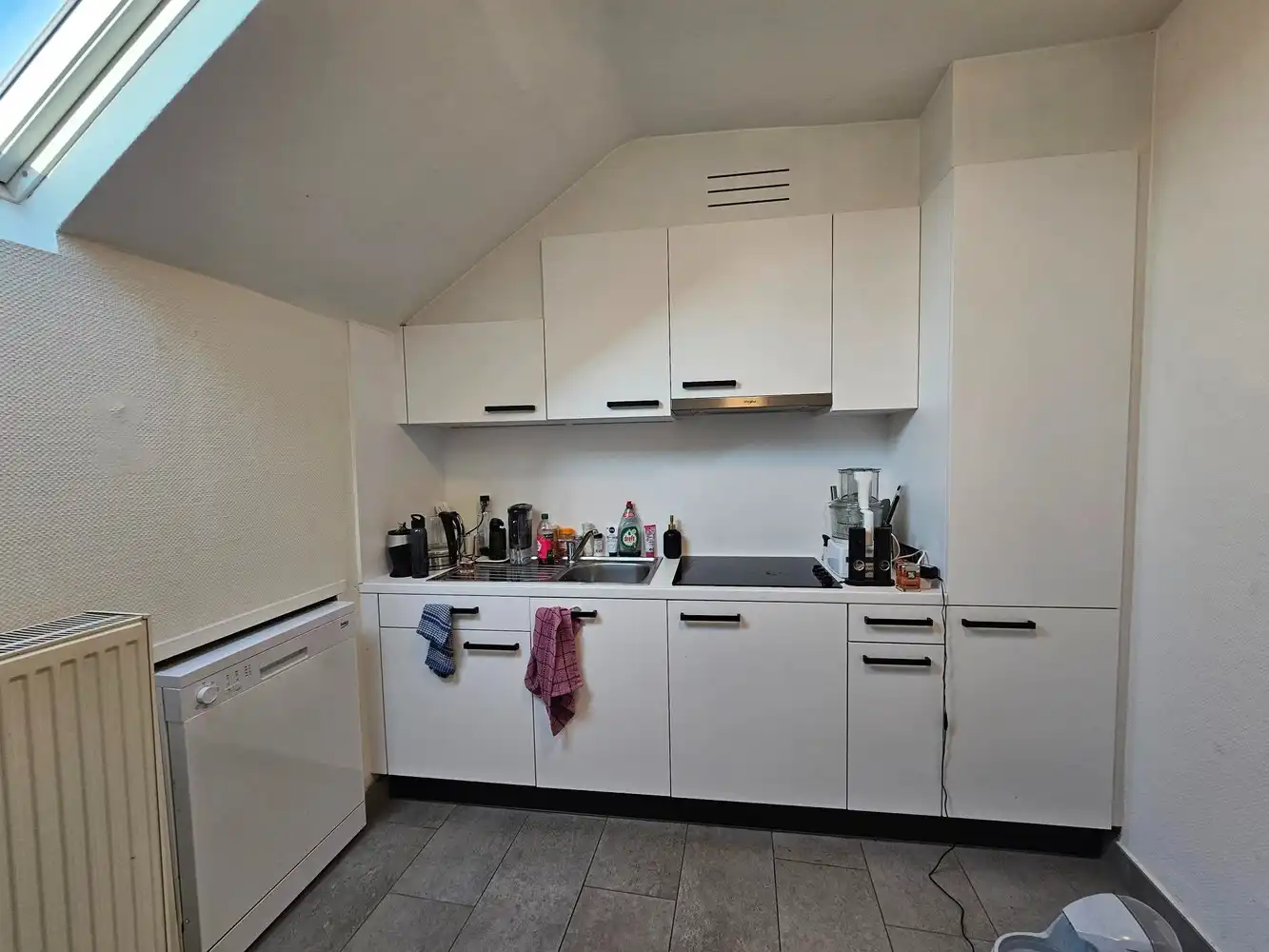 Gerenoveerd appartement nabij het centrum van Maasmechelen. foto 3