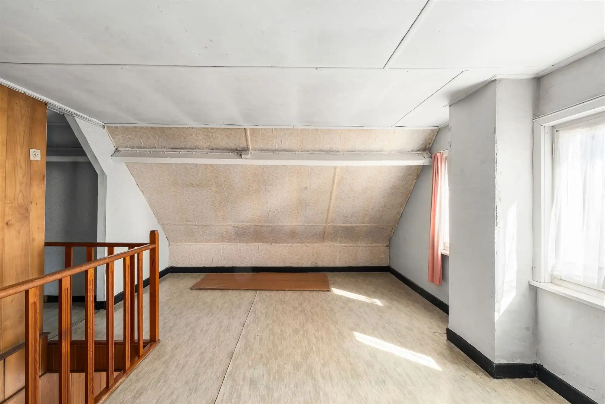 Woning met verrassend grote tuin, te renoveren foto 13