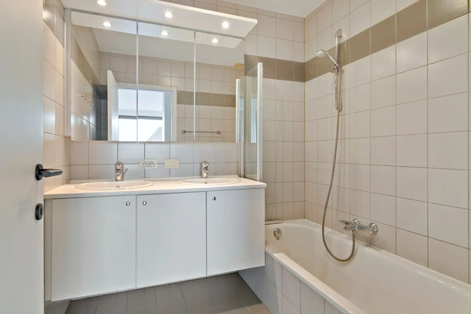 Centraal gelegen appartement met mooi zicht foto 12