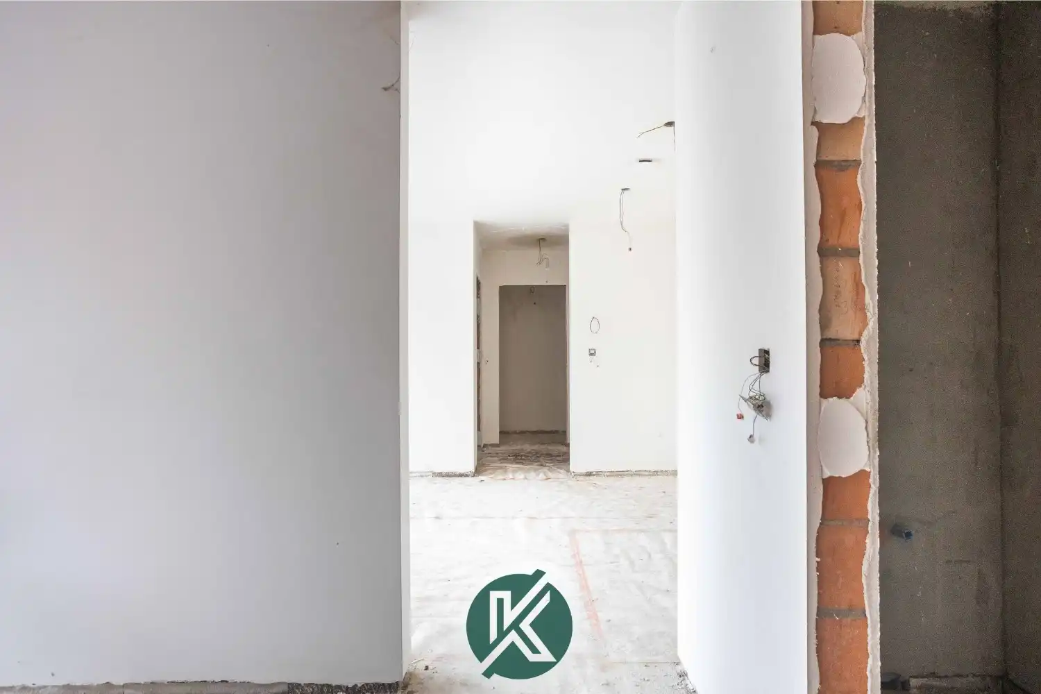 Verder af te werken nieuwbouwwoning met potentieel foto 12