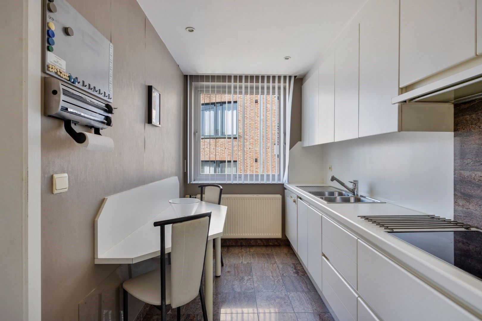Ruim appartement met groot zonneterras in Tongeren - centrale ligging en open uitzicht foto 11