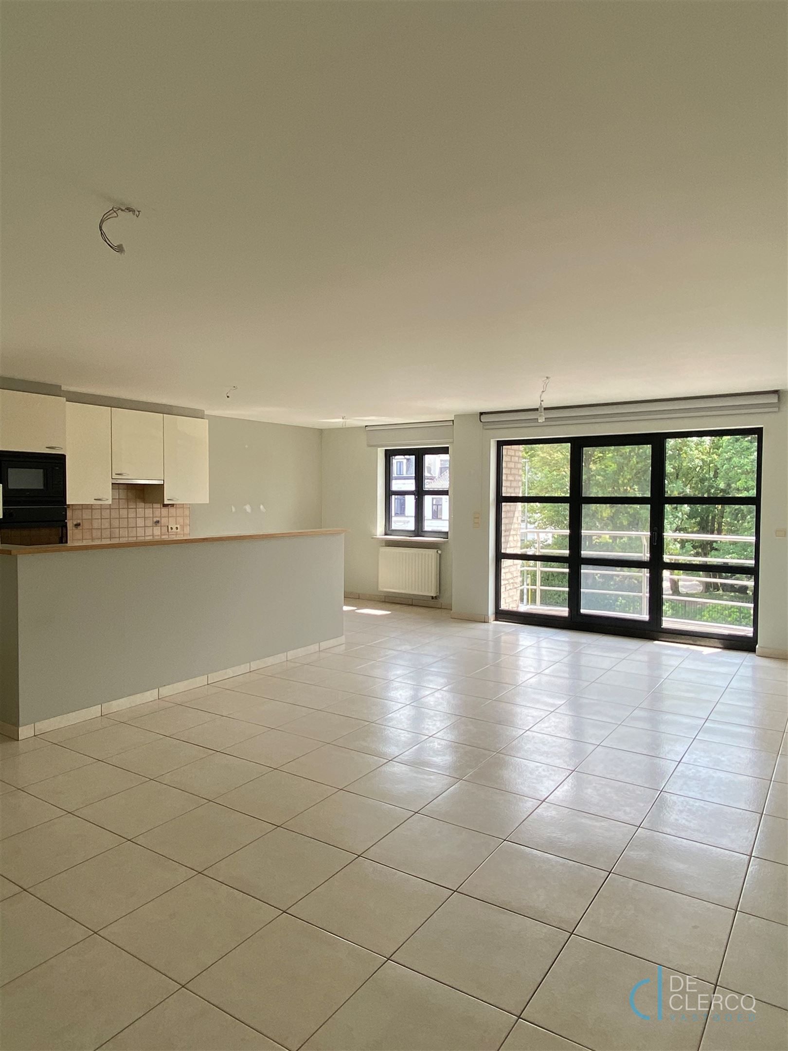 Ruim appartement met terras én garage te huur in Lochristi!  foto 3