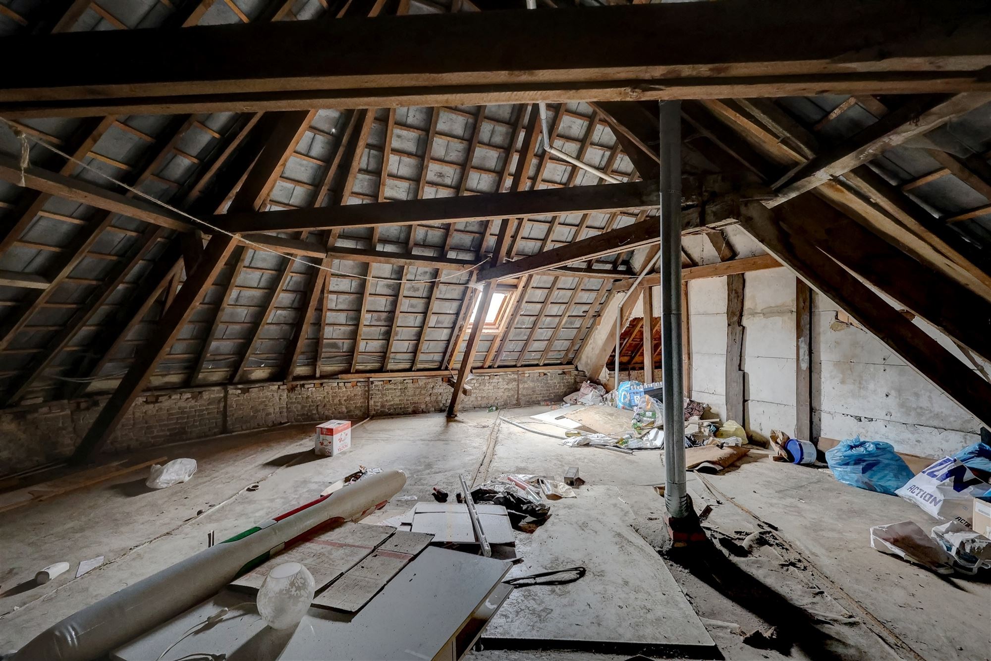 Dit te renoveren handelshuis op toplocatie foto 10