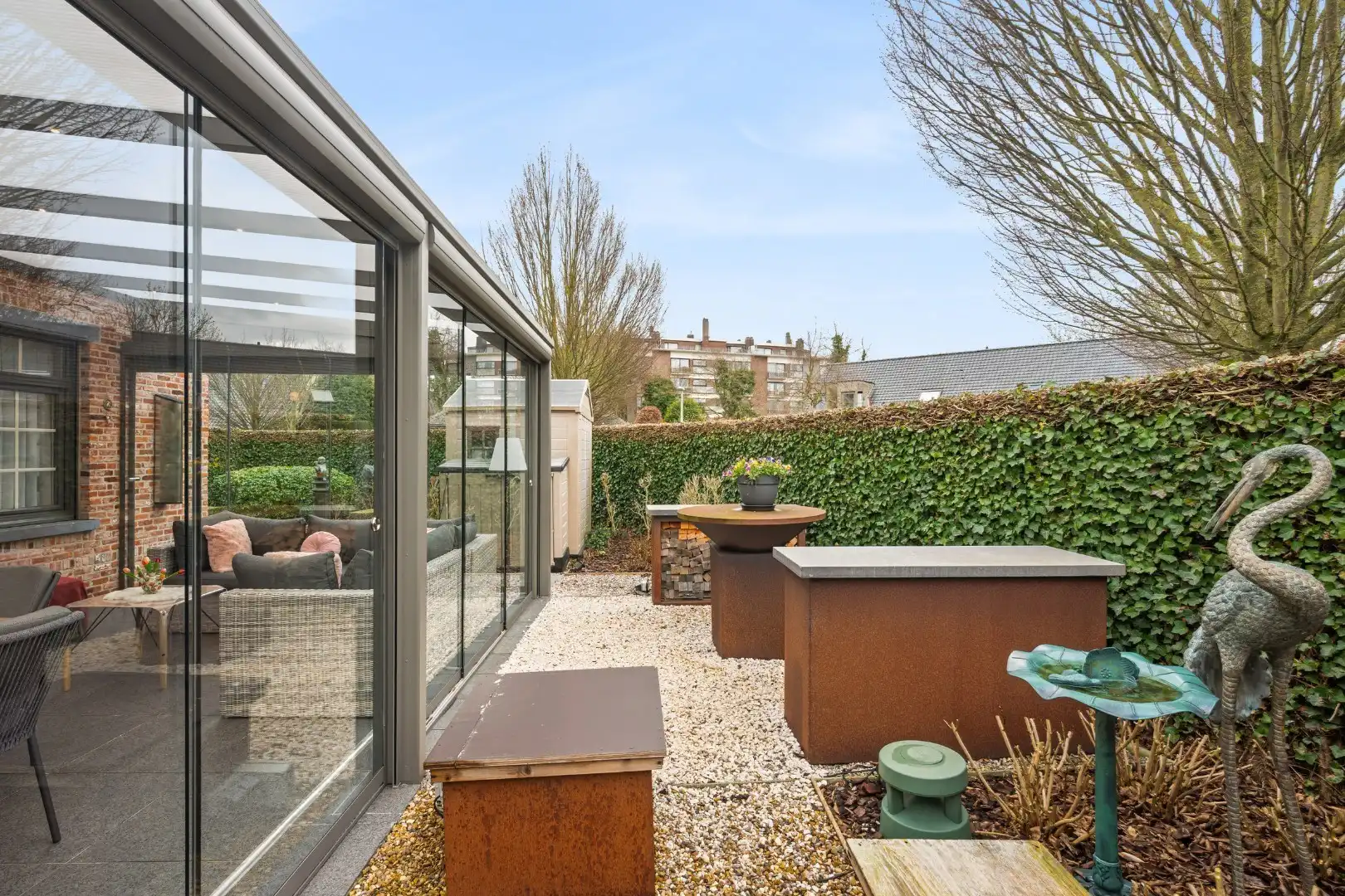 Recente halfopen woning met 3 slaapkamers, lift, garage en tuin op topligging in Ieper foto 14