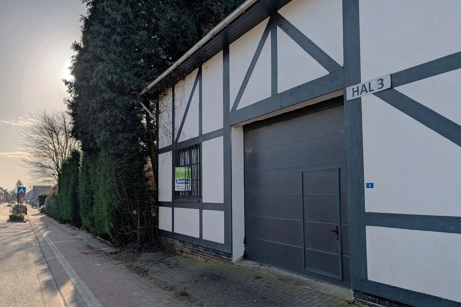 Ruim magazijn (192m²) op gunstige locatie te Veldwezelt (Lanaken) foto 2