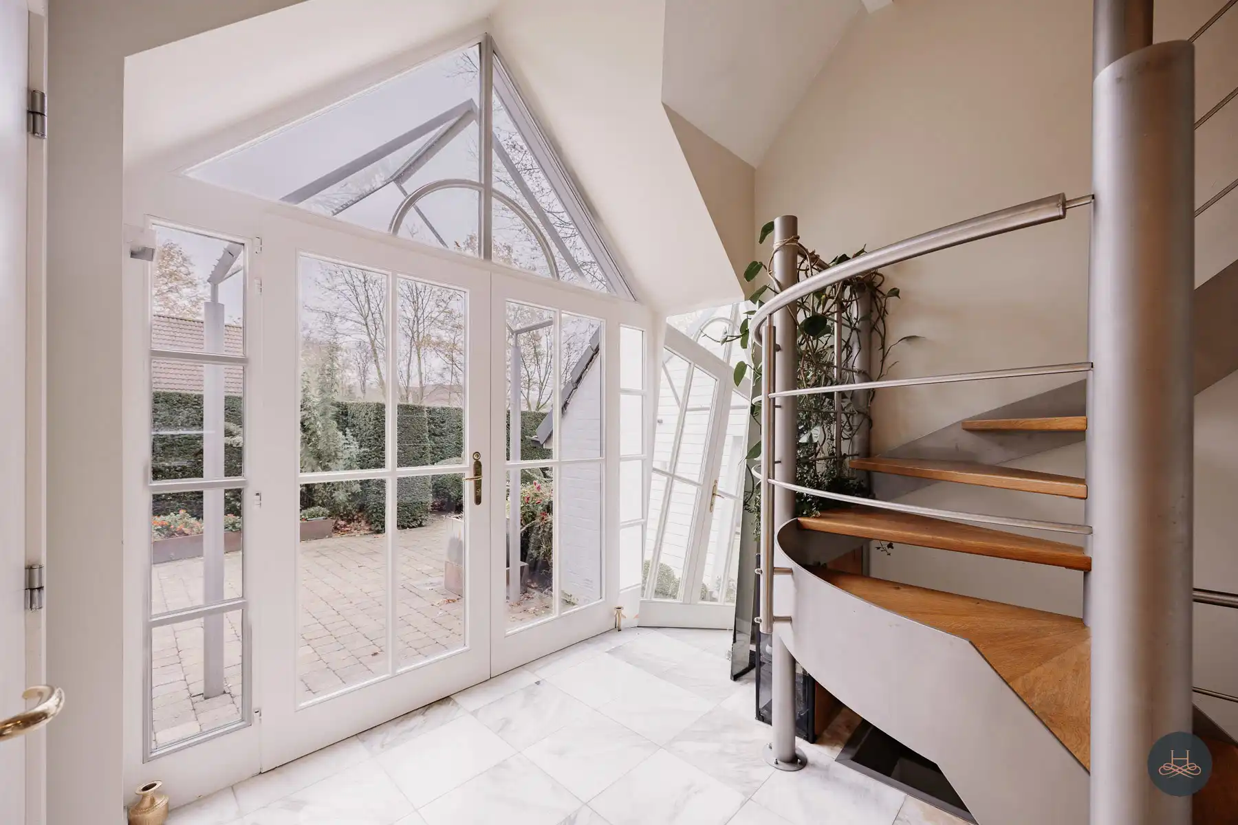 Functionele villa te koop met prachtige bomen op toplocatie foto 7