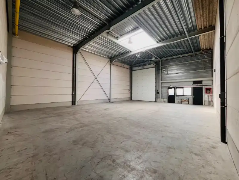 Magazijn te huur foto 2