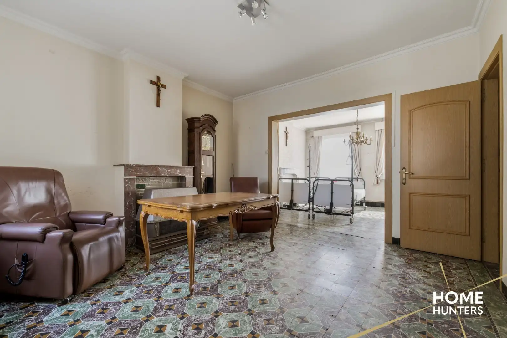 Veelzijdige eigendom met te renoveren woning en twee ruime loodsen in Langemark foto 7