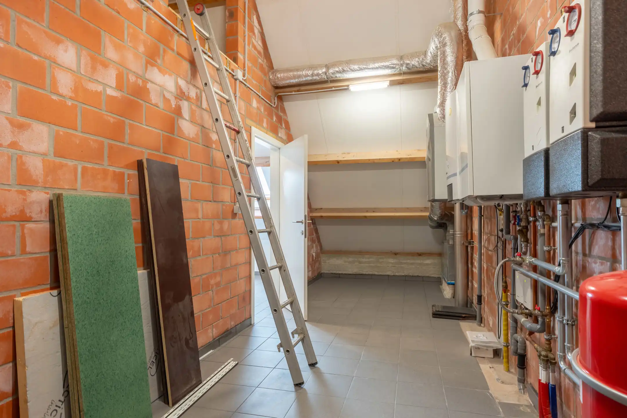 Ruime moderne woning met garage en tuin nabij het centrum van Turnhout. foto 40